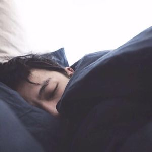 沟厕全景偷拍美女撒尿
